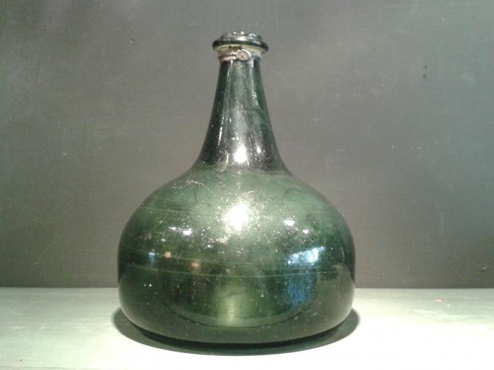 fles 18° eeuw ,bottle 18 th. century ,gauge ring